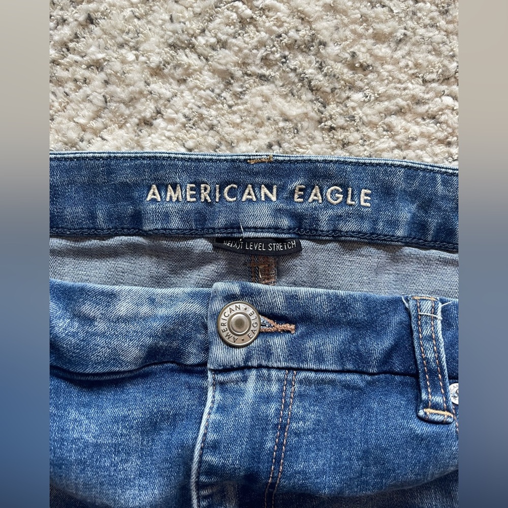 American Eagle High Rise Jeans ๐๐ค - Picture 3 of 4